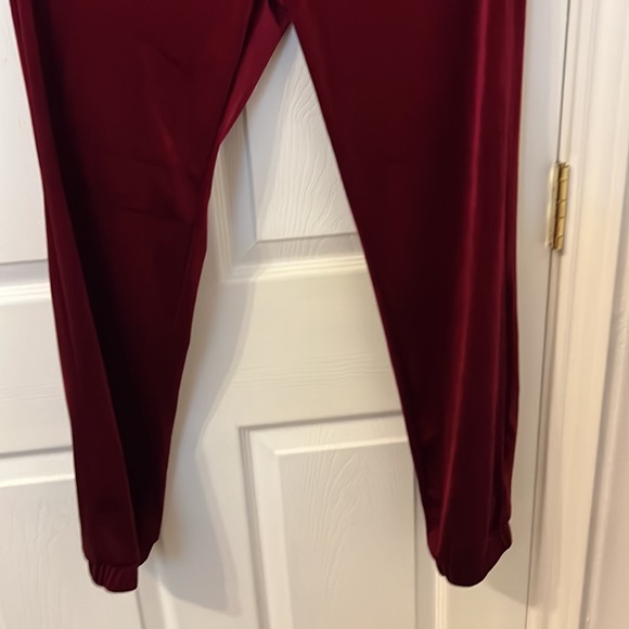 Faux velvet red jogging pants Sz small NWOT - Picture 3 of 3